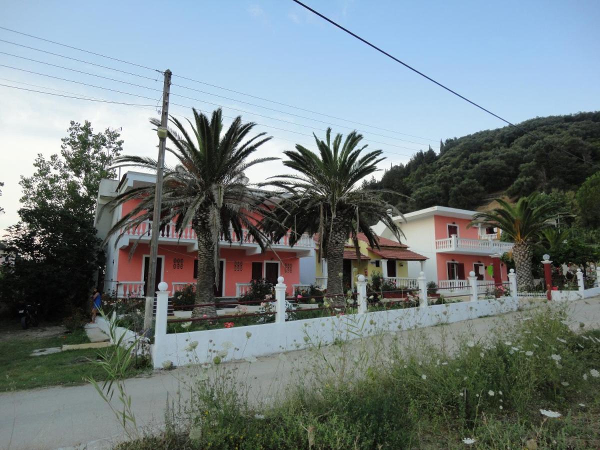 Virginia Apartments Vitaládes Extérieur photo